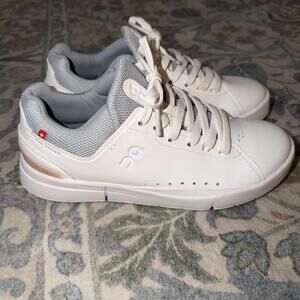 On Cloud The Roger Women’s Running Shoes size. 7